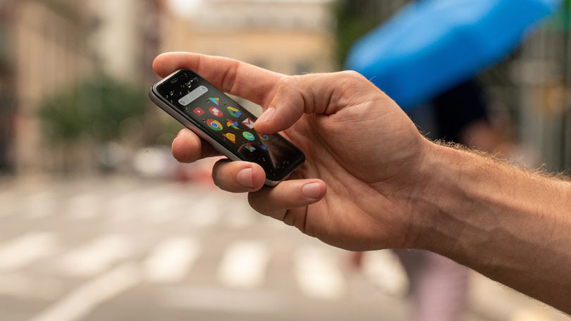 Palm ha vuelto al mercado con un mini smartphone