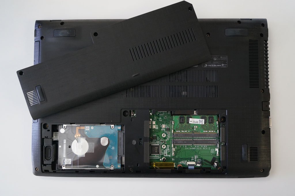 Cómo ampliar la memoria RAM de tu portátil 35 acer aspire e15 door open