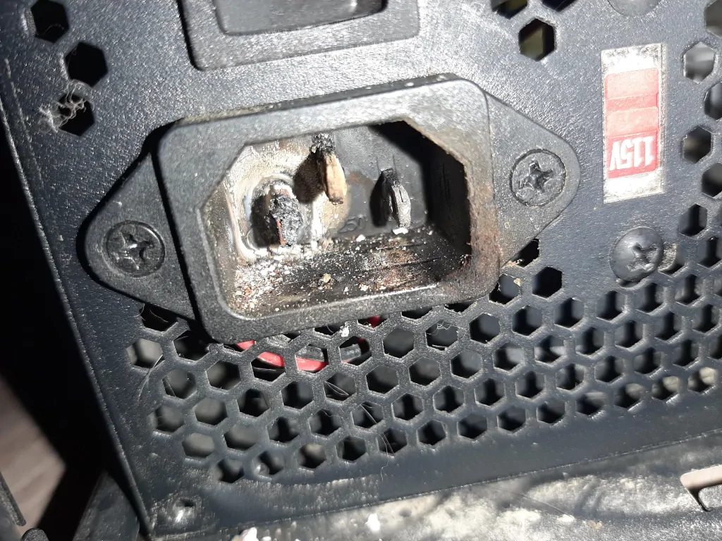 corrosion and or burn marks v0 eqzdjj80nky91